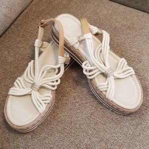 NWOT MOJO MOXY Casual Wedge White and Tan Sandal - Size 11